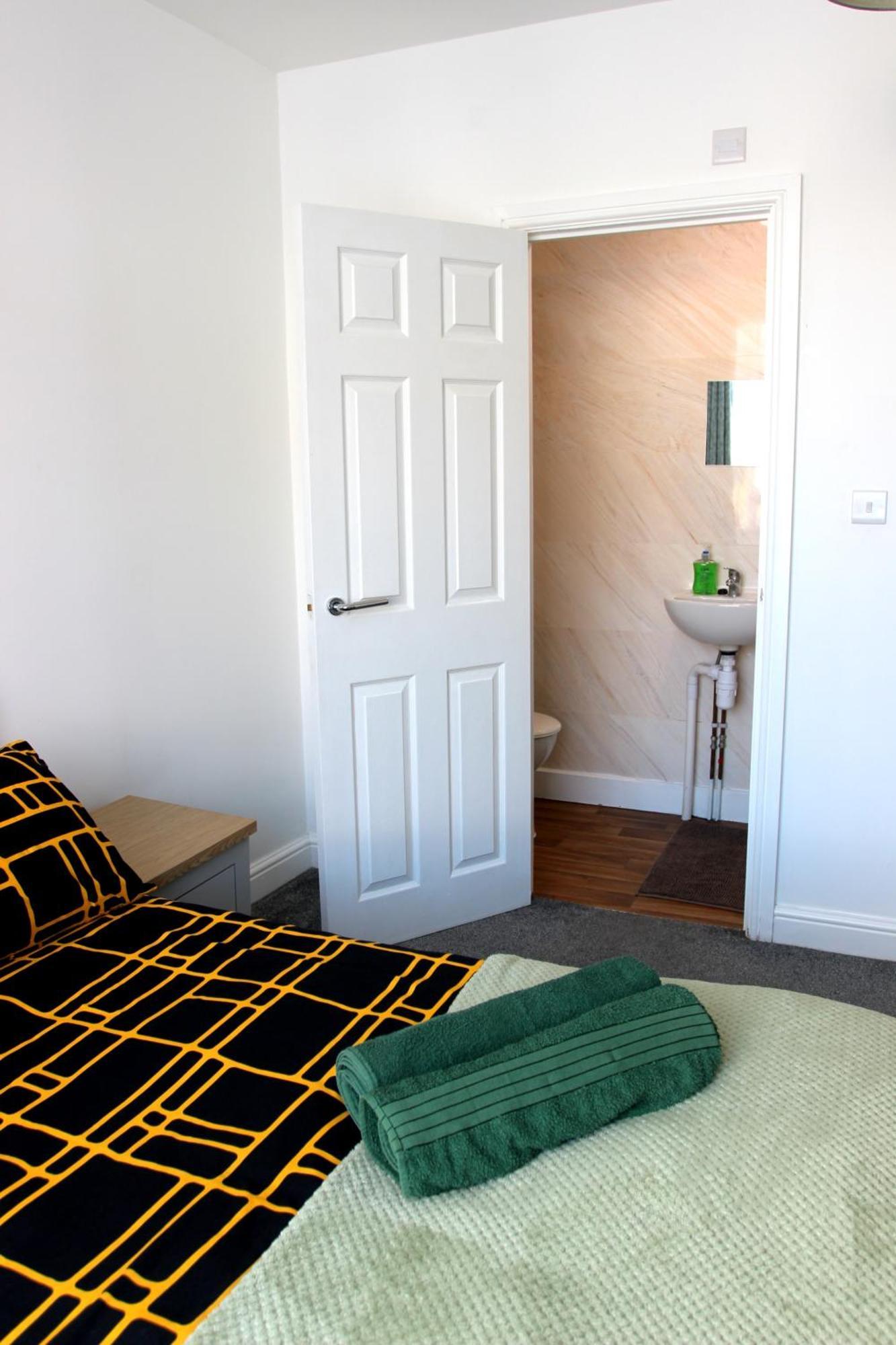 House Share With Few Ensuite Rooms Near Southmead Bristol Eksteriør billede